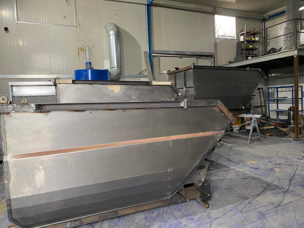 Lavorazione in officina APM — fotografia 4 di 7